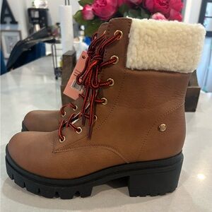 NWOB Juicy Couture JC Cress Women’s Side Zip Chunky Heel Combat Boots Size 8.5